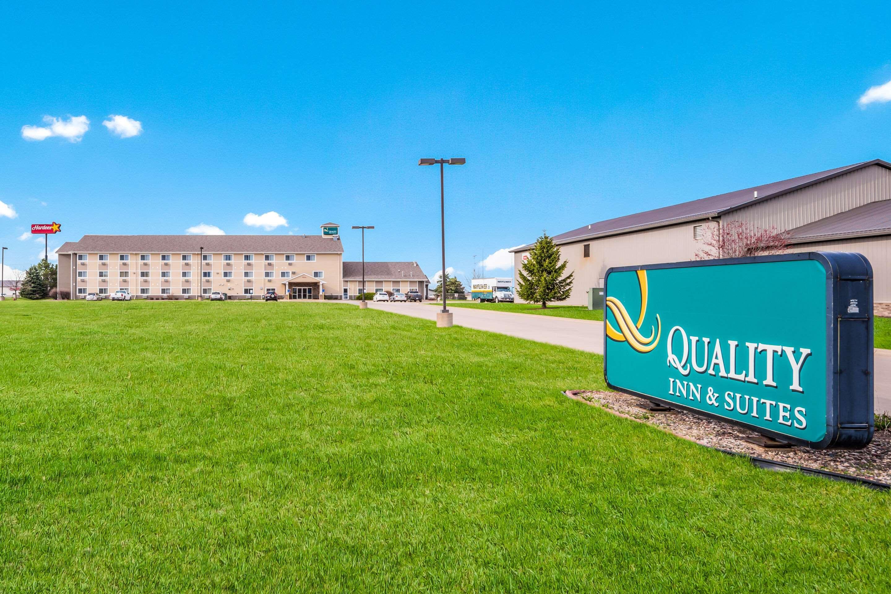 Quality Inn & Suites Eldridge Davenport North Exterior foto