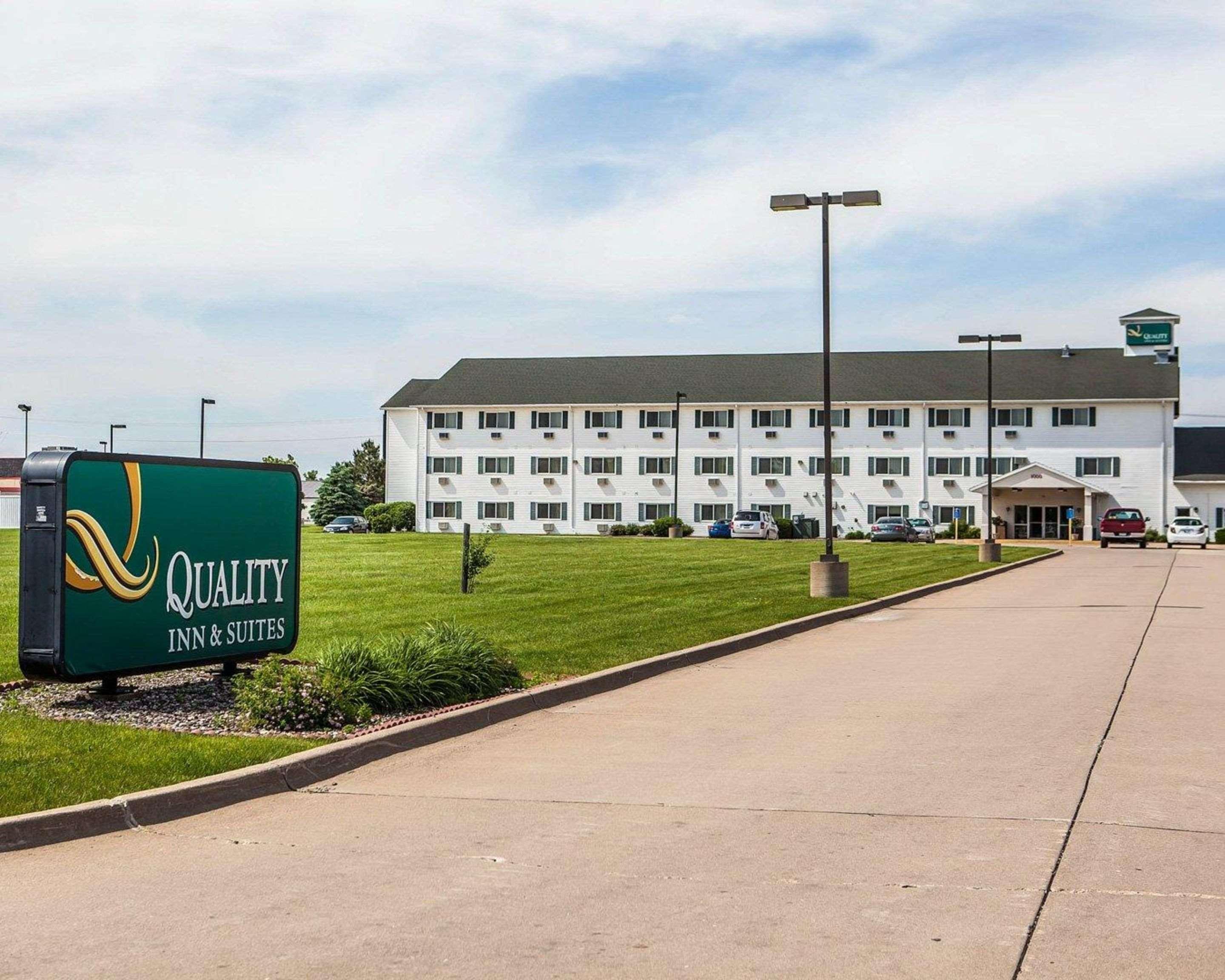 Quality Inn & Suites Eldridge Davenport North Exterior foto