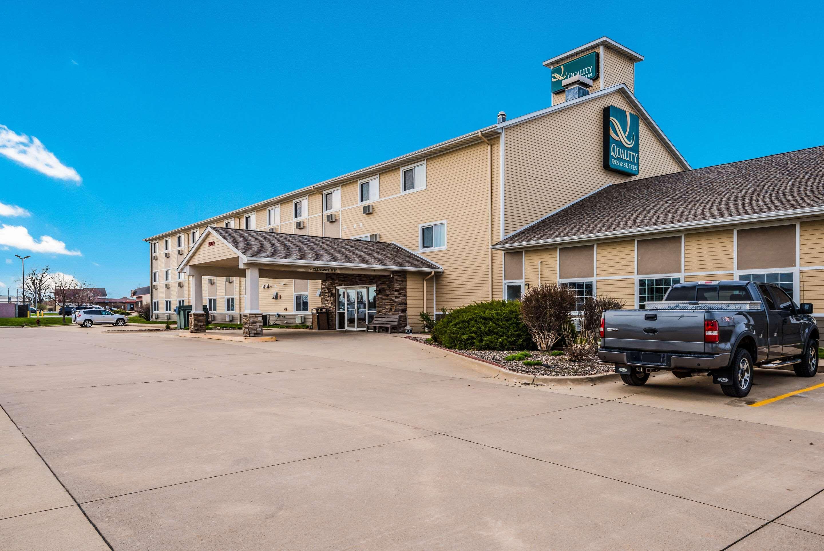 Quality Inn & Suites Eldridge Davenport North Exterior foto