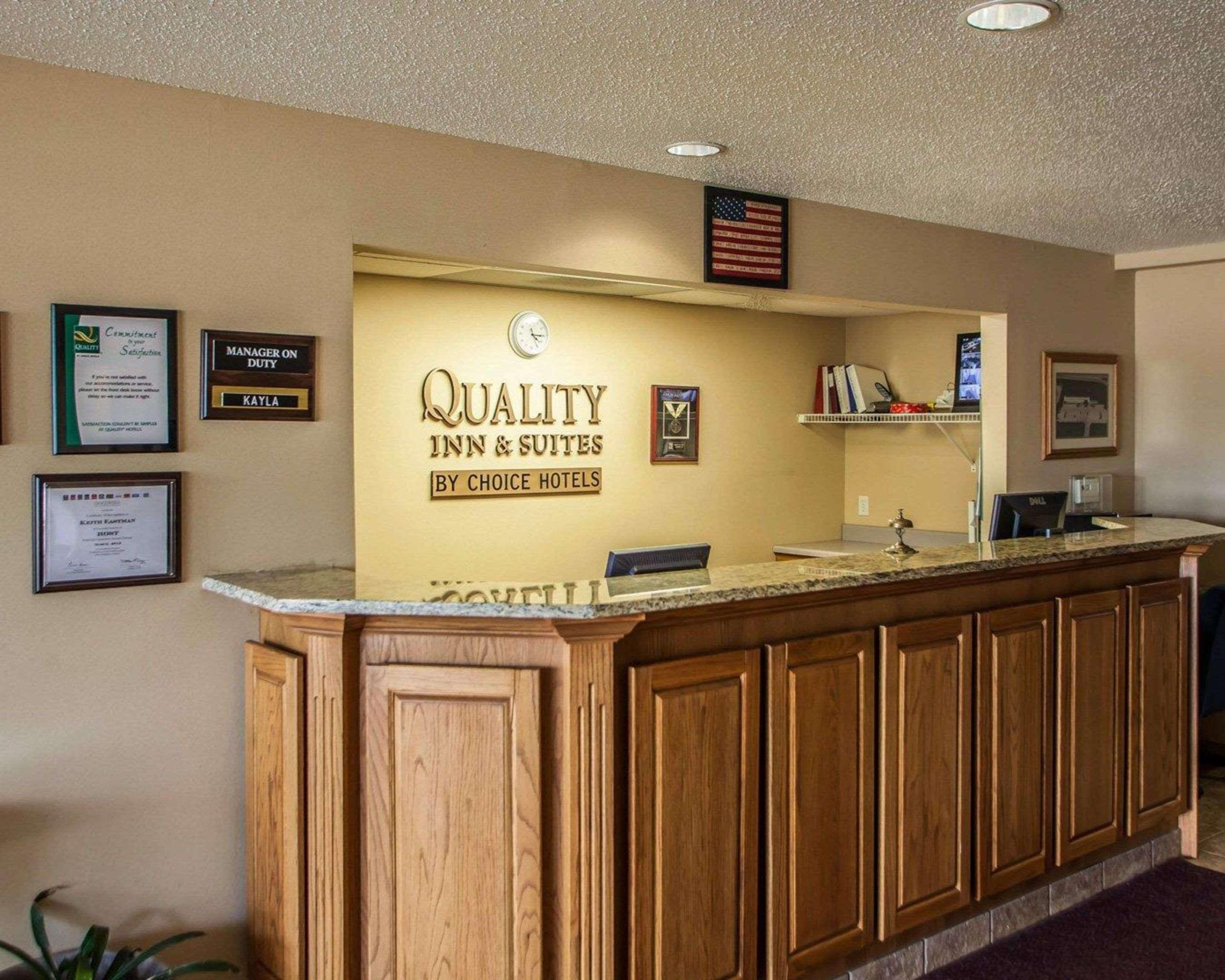 Quality Inn & Suites Eldridge Davenport North Exterior foto
